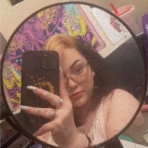 Meet your Posher, Alyssa